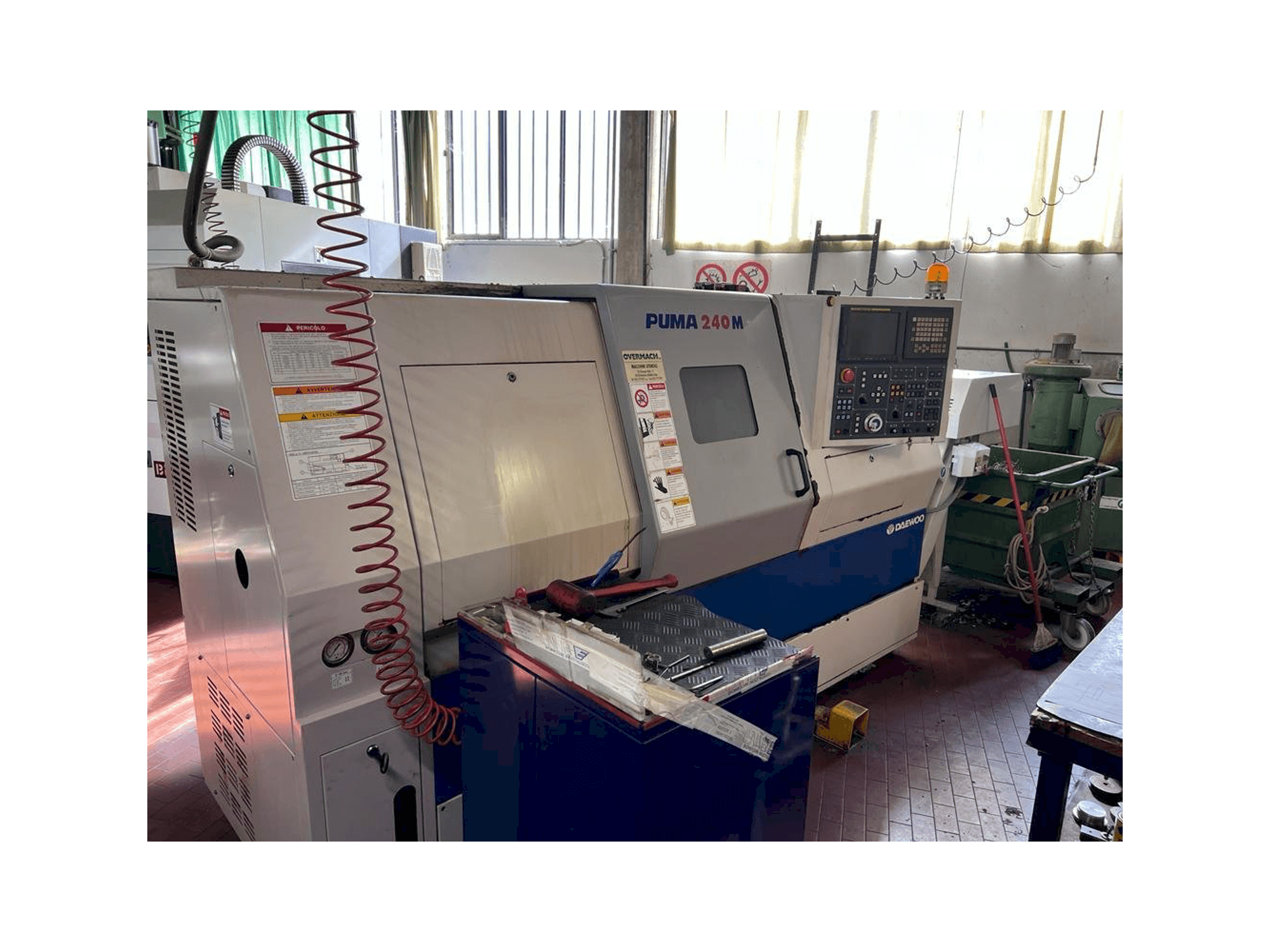 Front view of DAEWOO Puma 240M machine