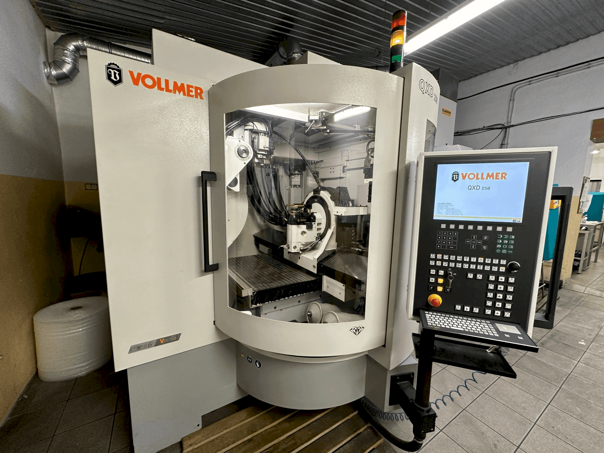 Front view of VOLLMER QXD 250 machine