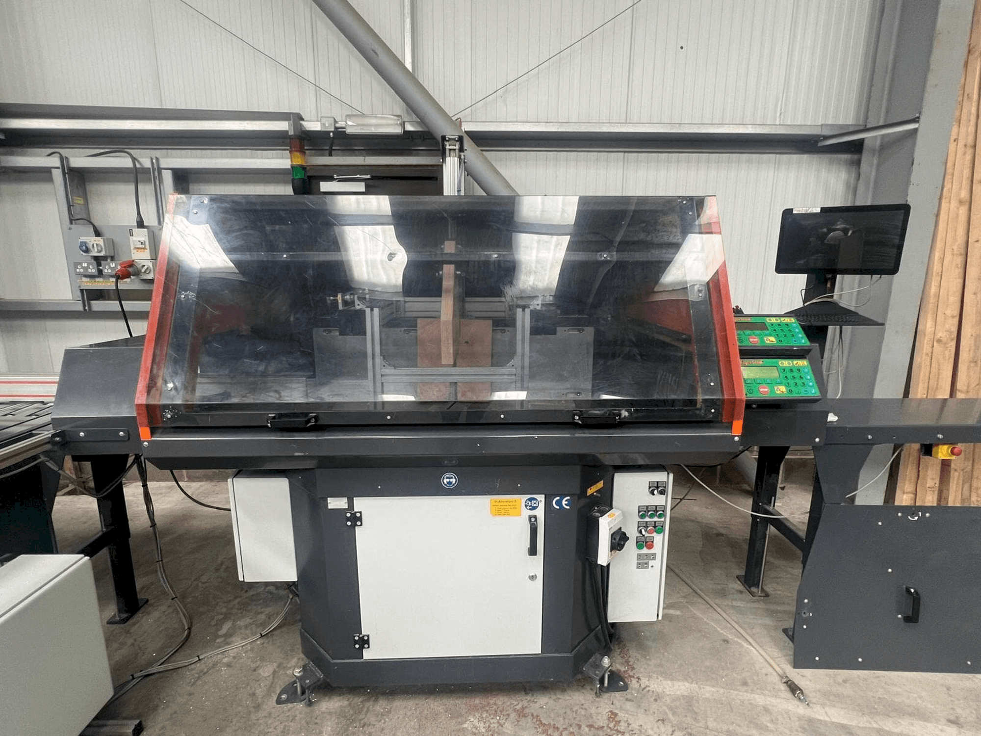 Front view of TIGER UKA 600 Cross cut installation machine