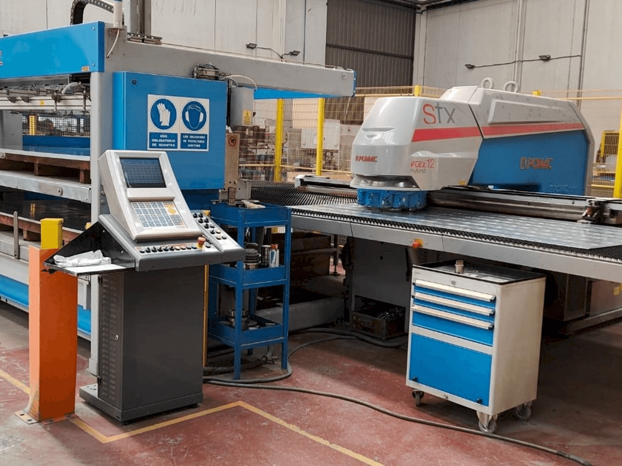 Front view of Euromac STX Plus 1250/30-2500 Flex 12 Hybrid machine