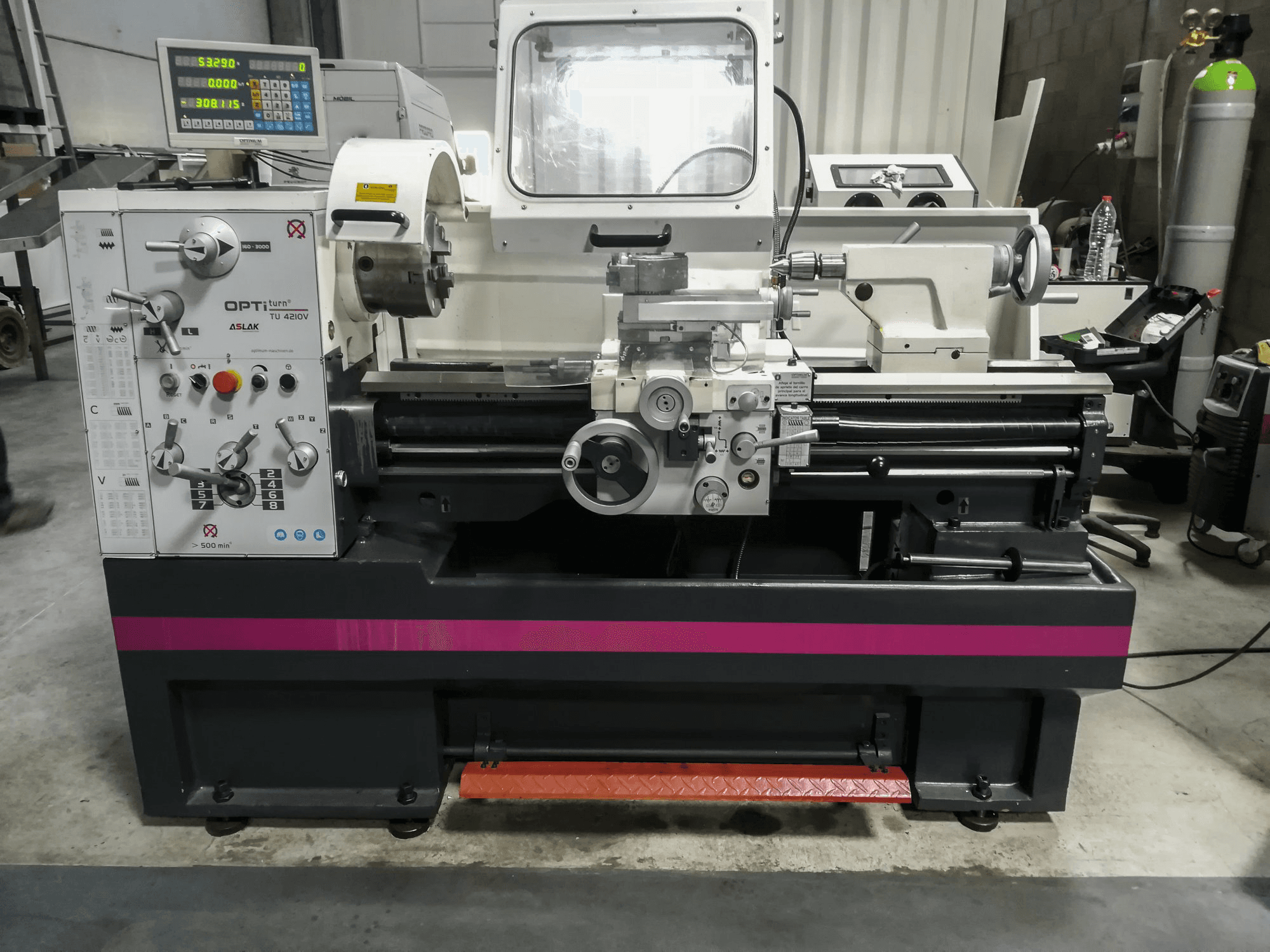 Front view of Optimum TU 4210V Machine