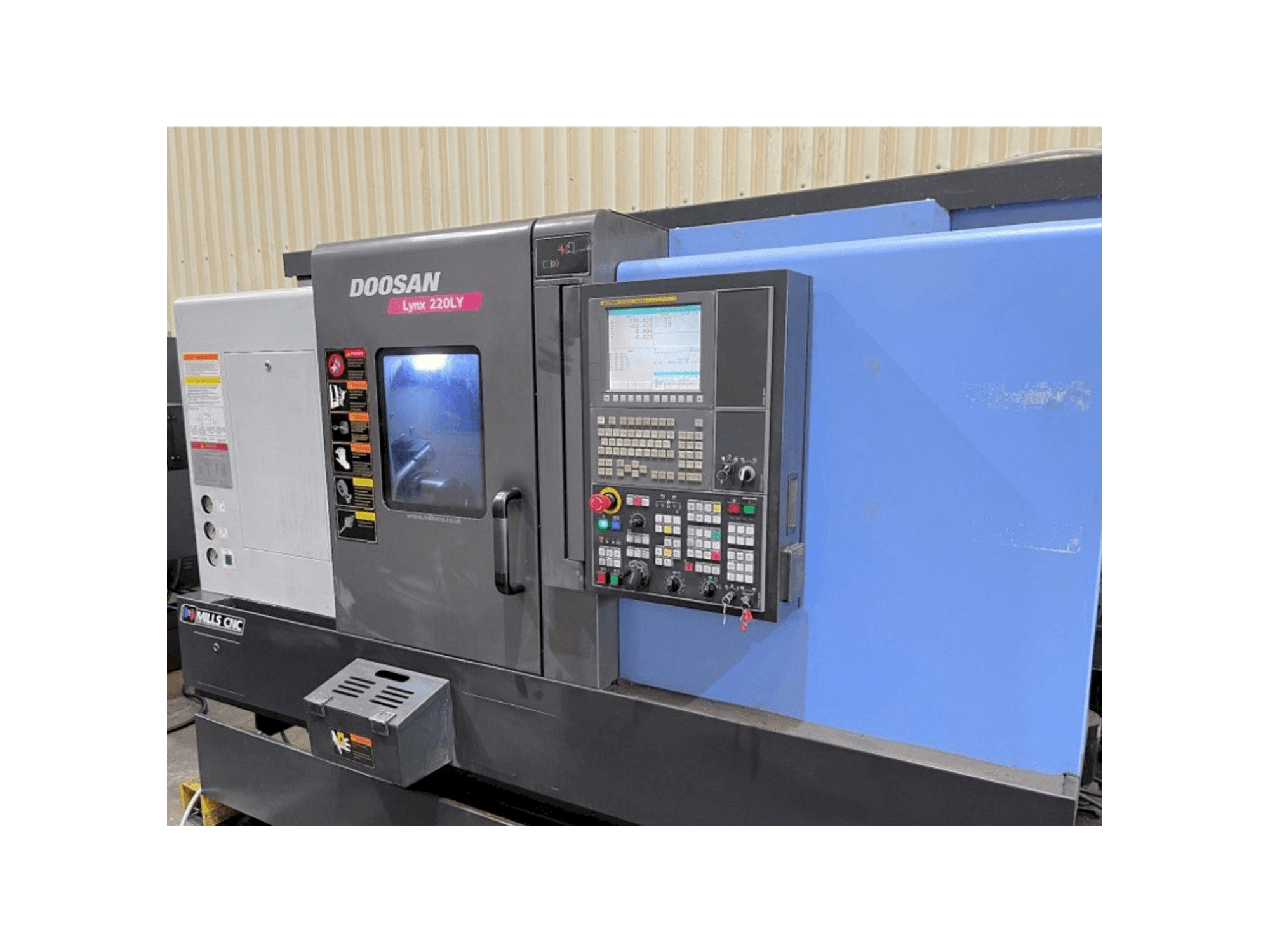 Front view of Doosan Lynx 220LYC machine