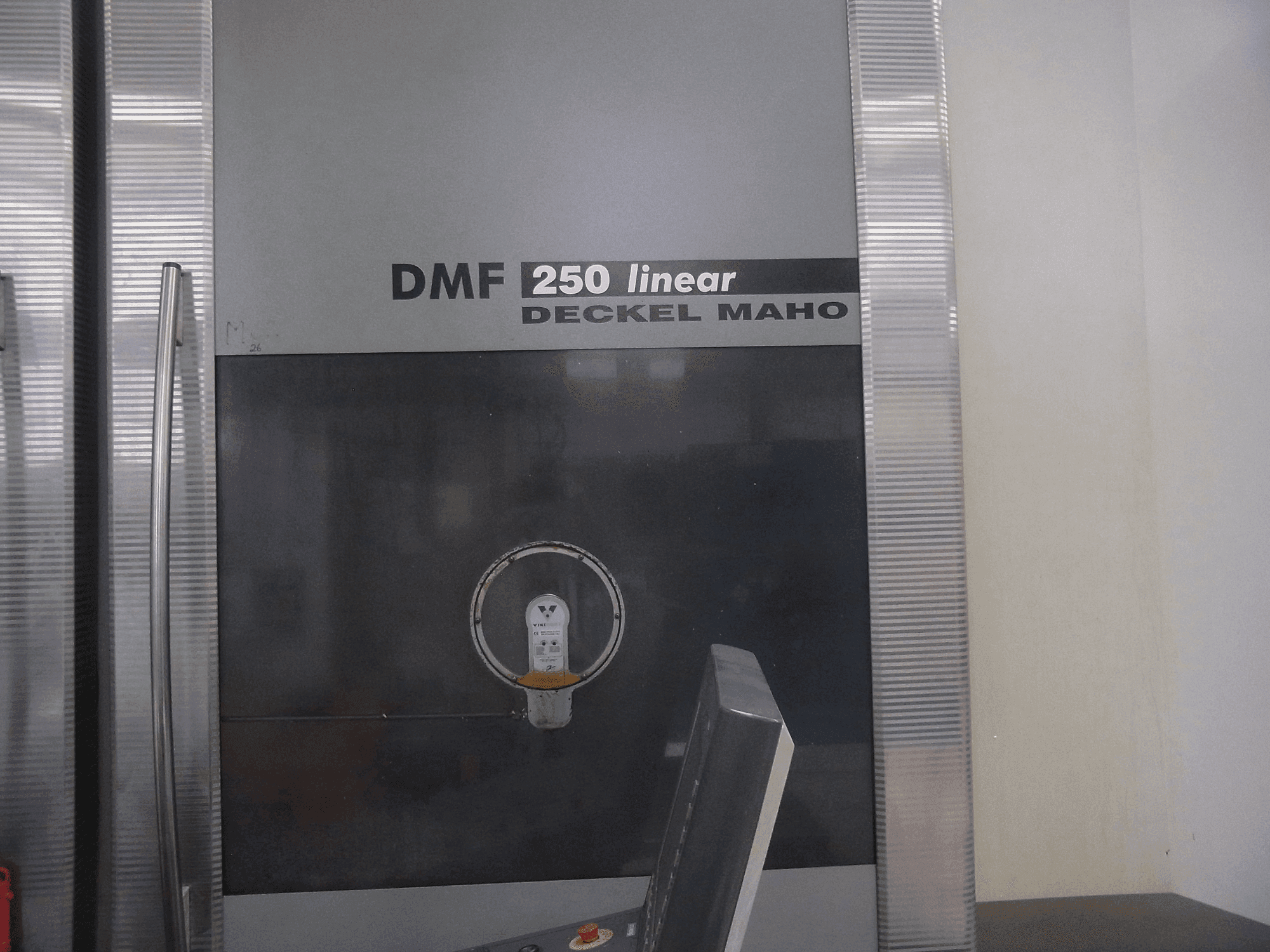 Right view of DECKEL MAHO DMF 250 linear machine