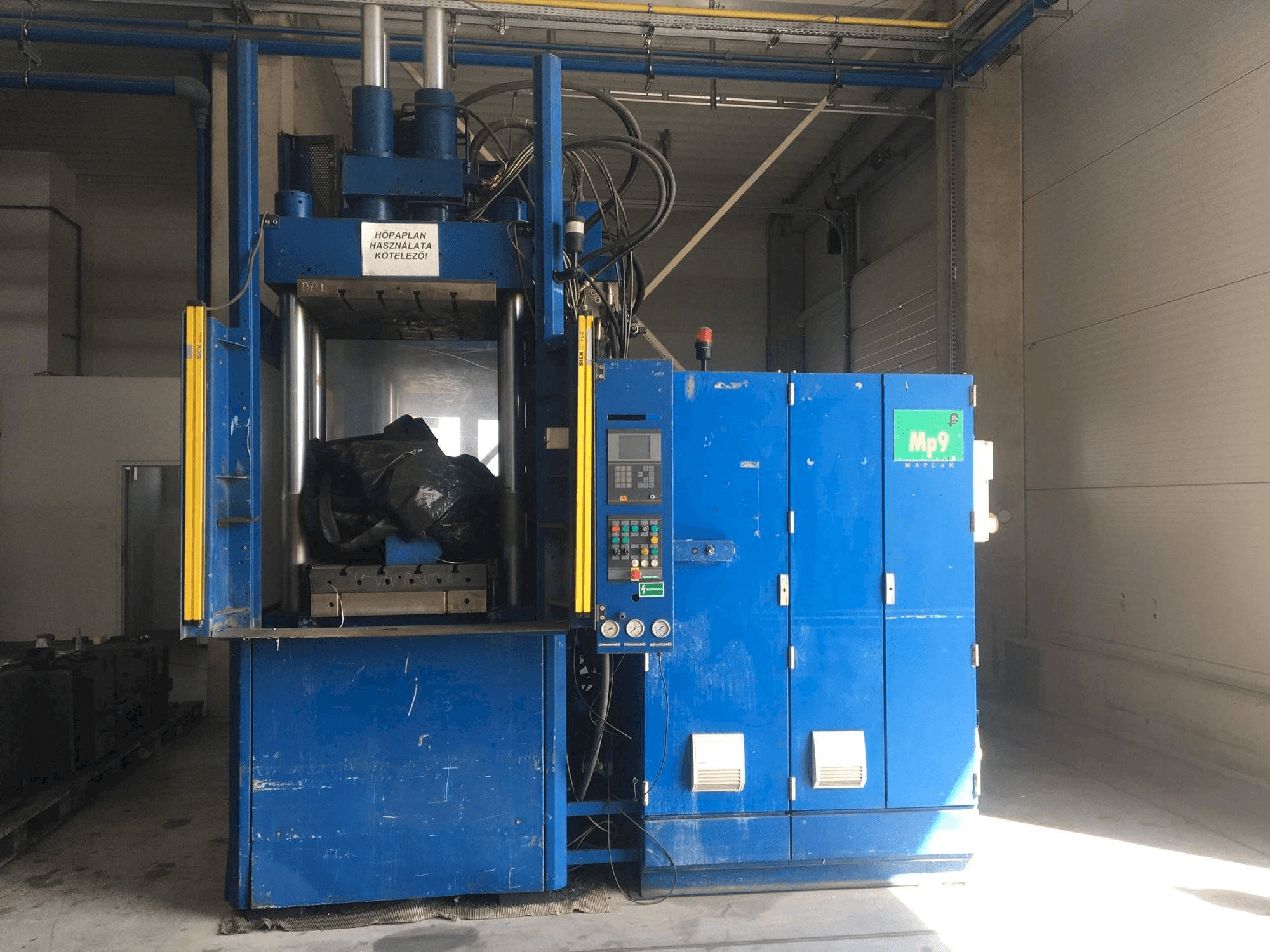 Front view of MAPLAN MTF 750/300 machine