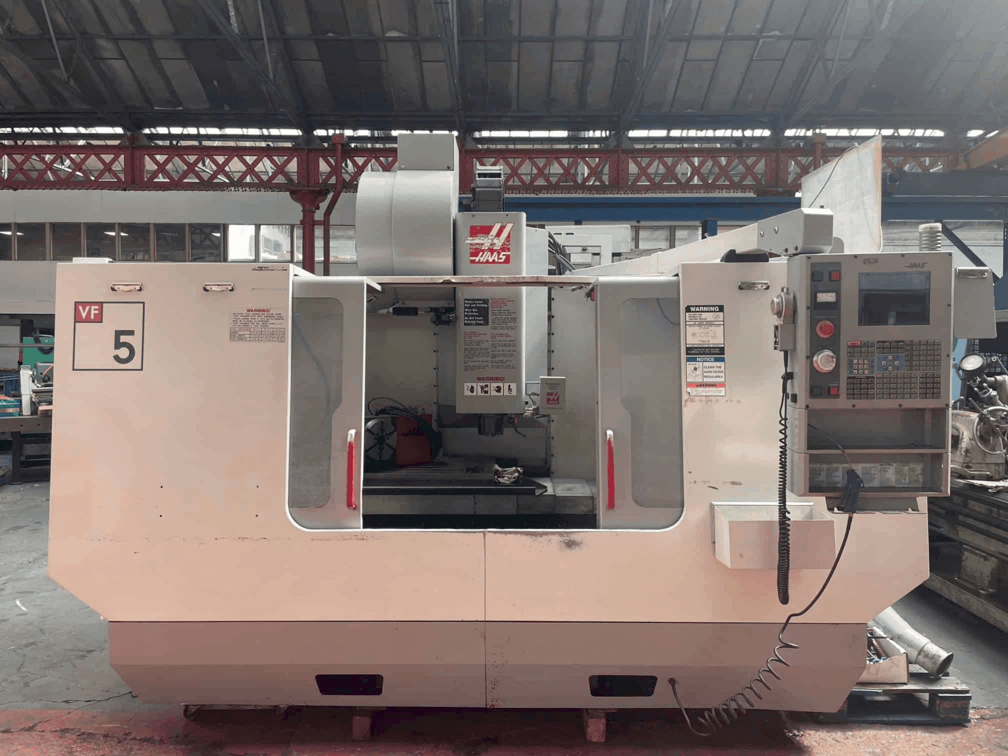 Front view of HAAS VF-5B/40 HE machine