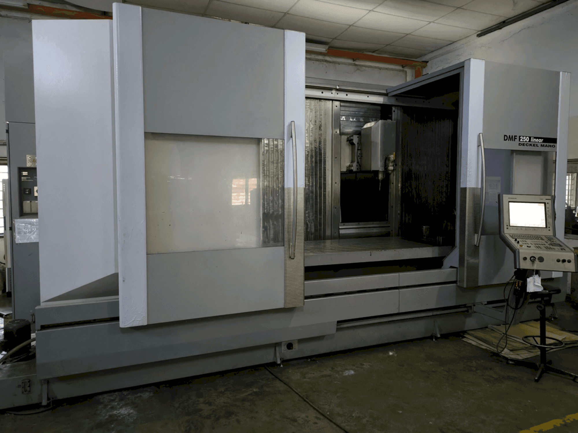 Front view of DECKEL MAHO DMF 250 linear machine