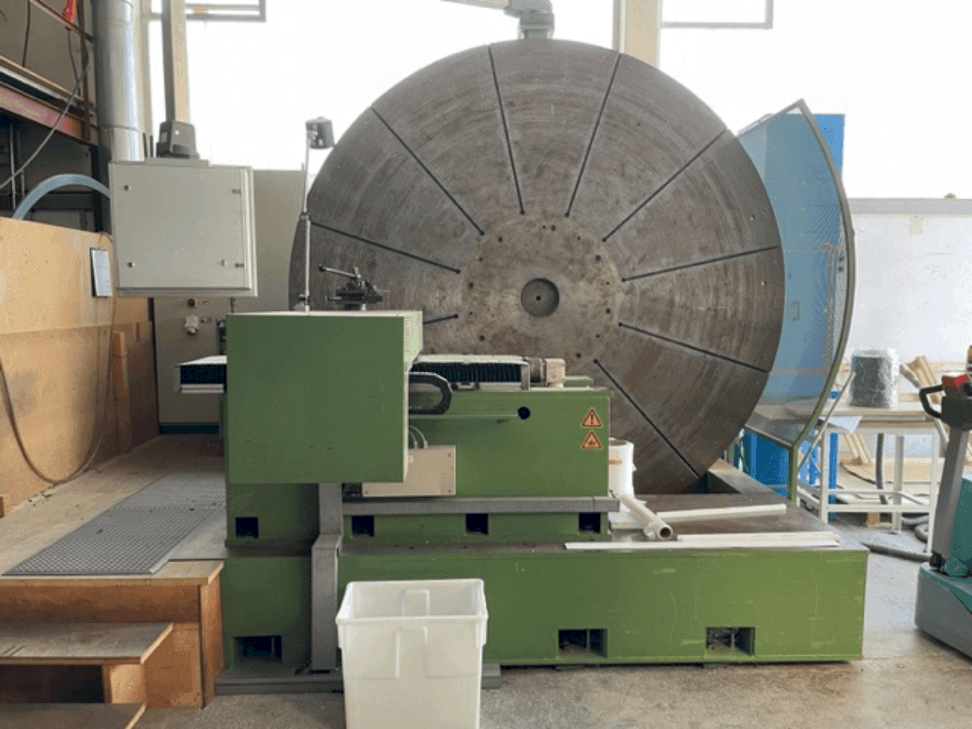 Front view of IRLE Facing Lathe machine