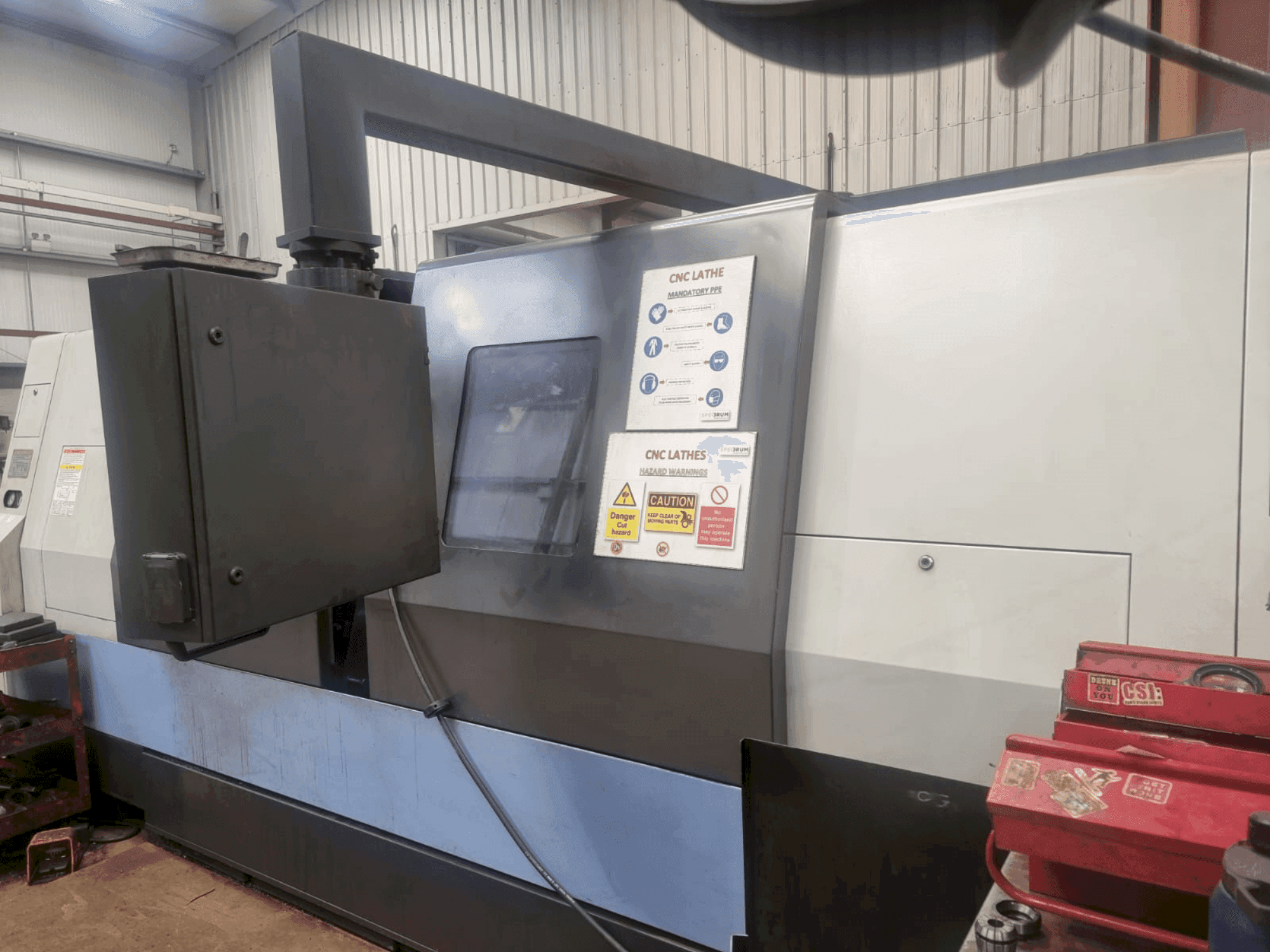 Front view of DOOSAN Puma 400LM machine