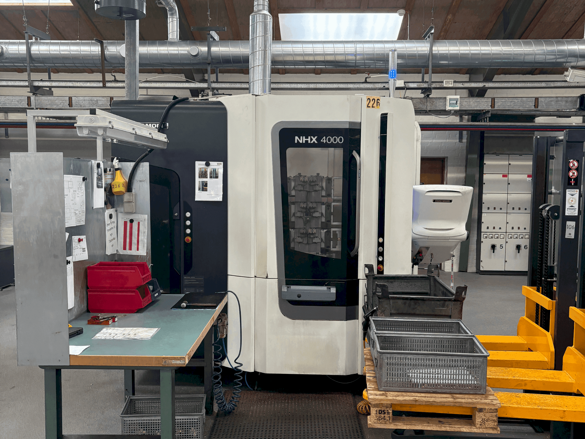 Right view of DMG MORI NHX 4000 machine
