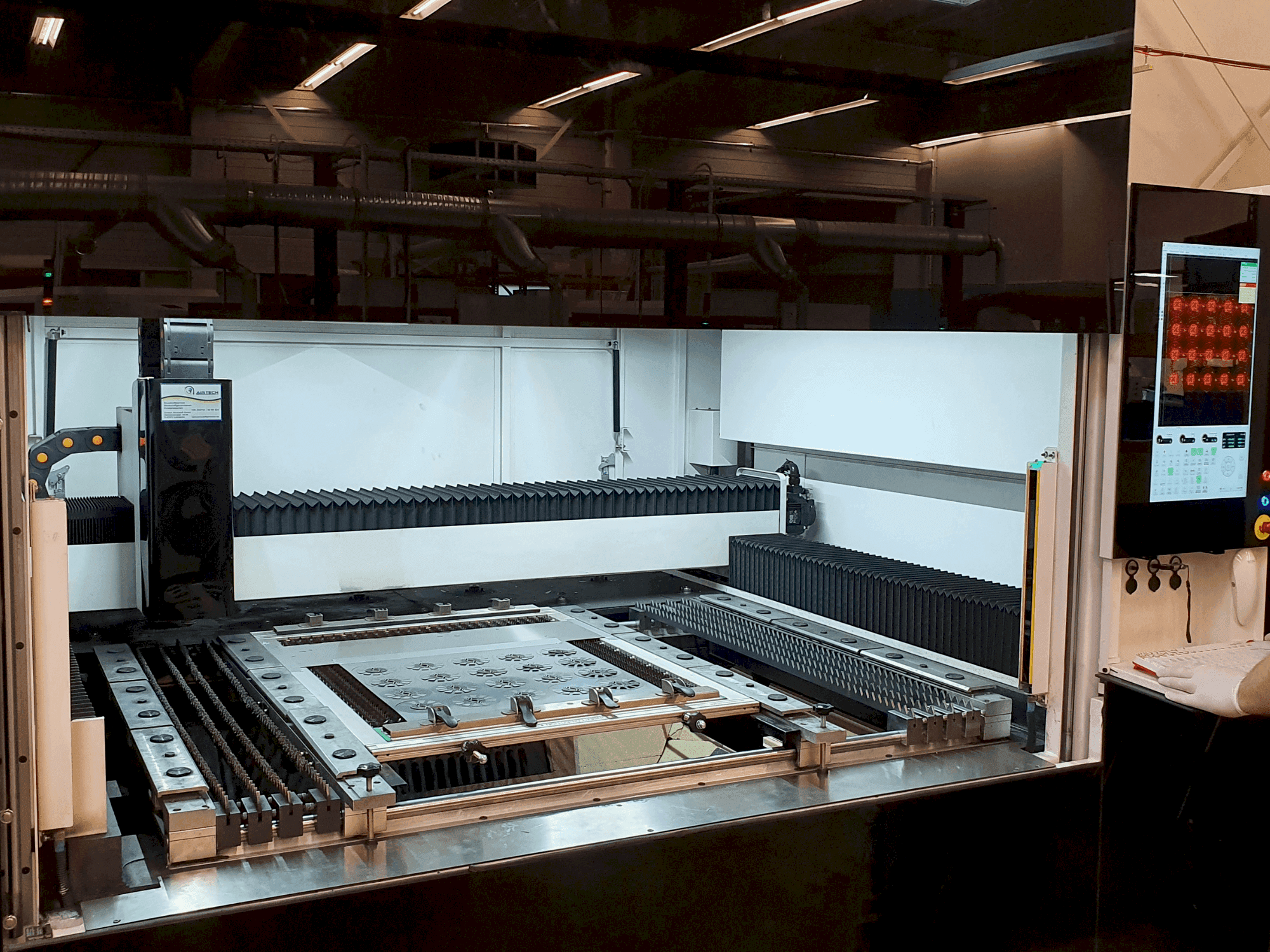 Front view of Bodor i5 (2021) machine