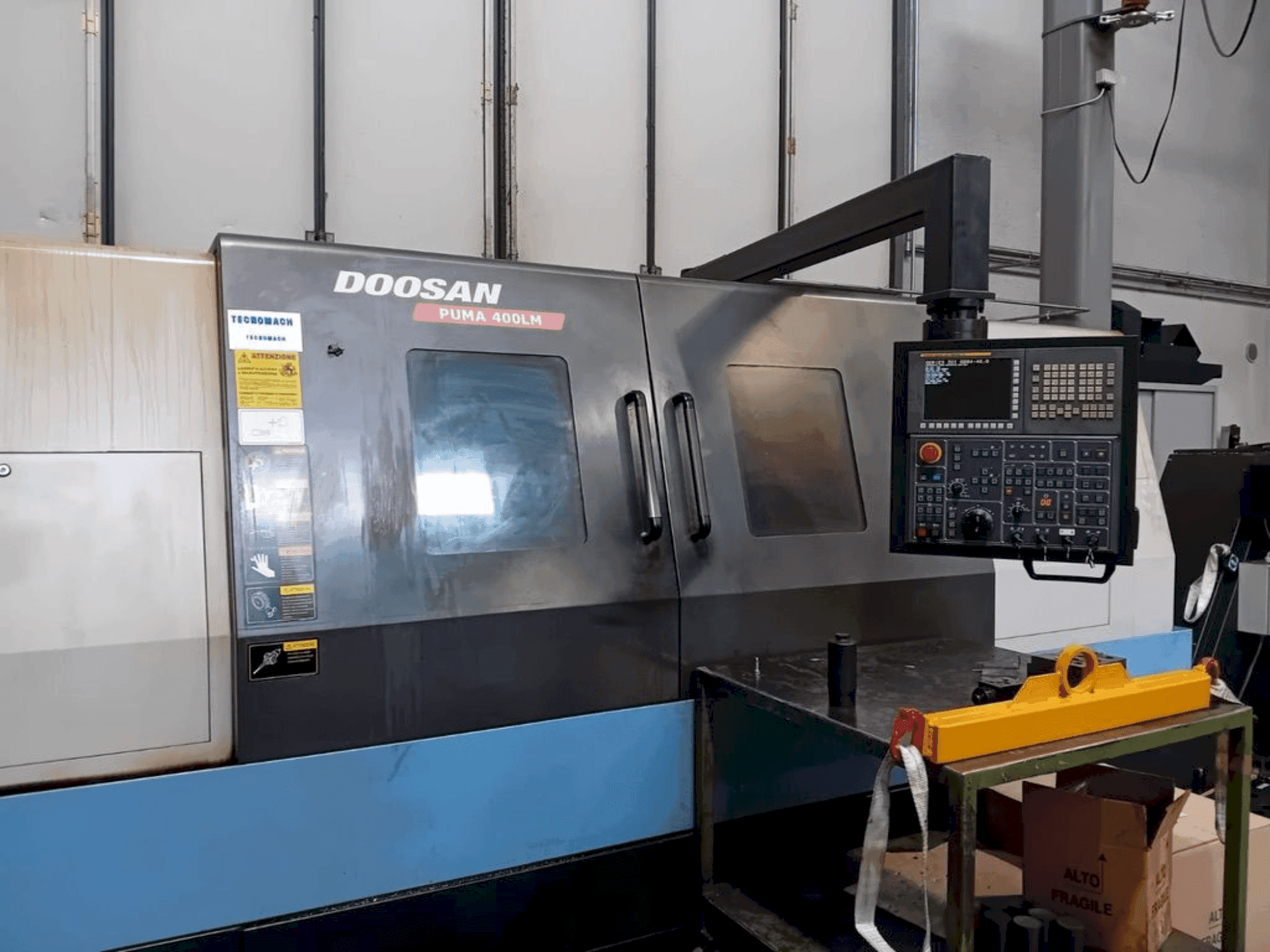Front view of DOOSAN PUMA 400LM machine