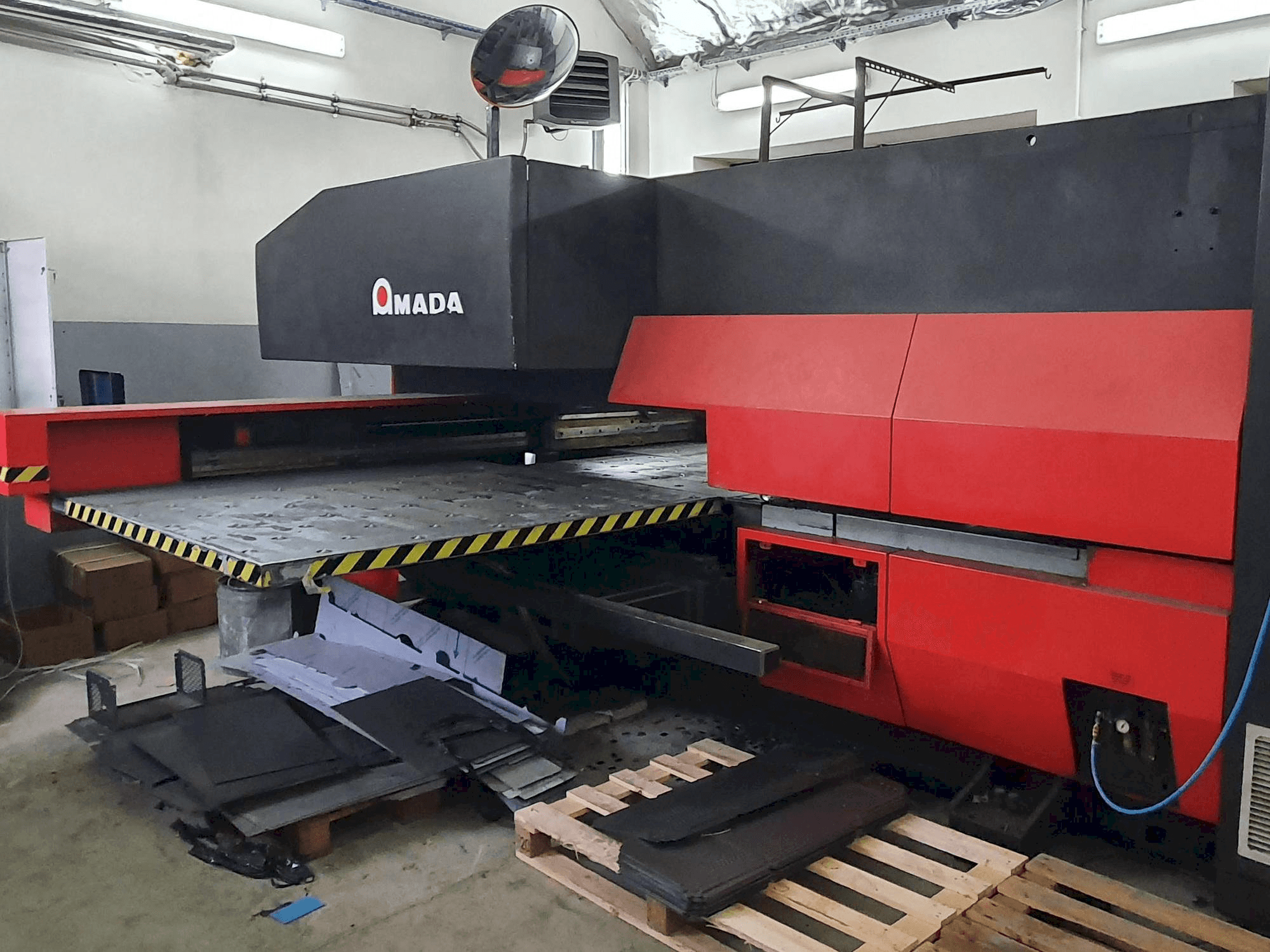 Front view of AMADA EUROPA 258 machine