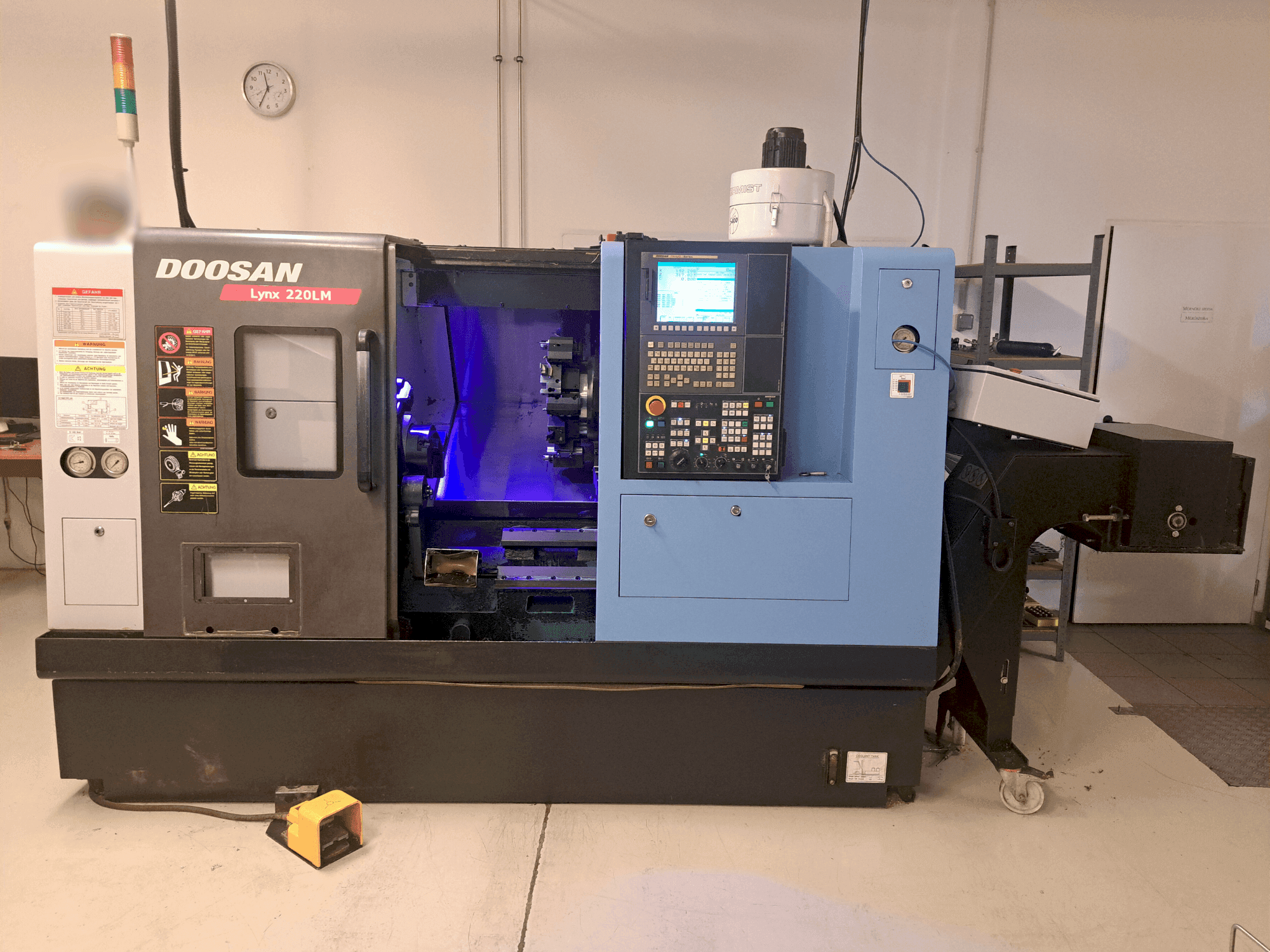 Front view of DOOSAN LYNX 220LMA machine
