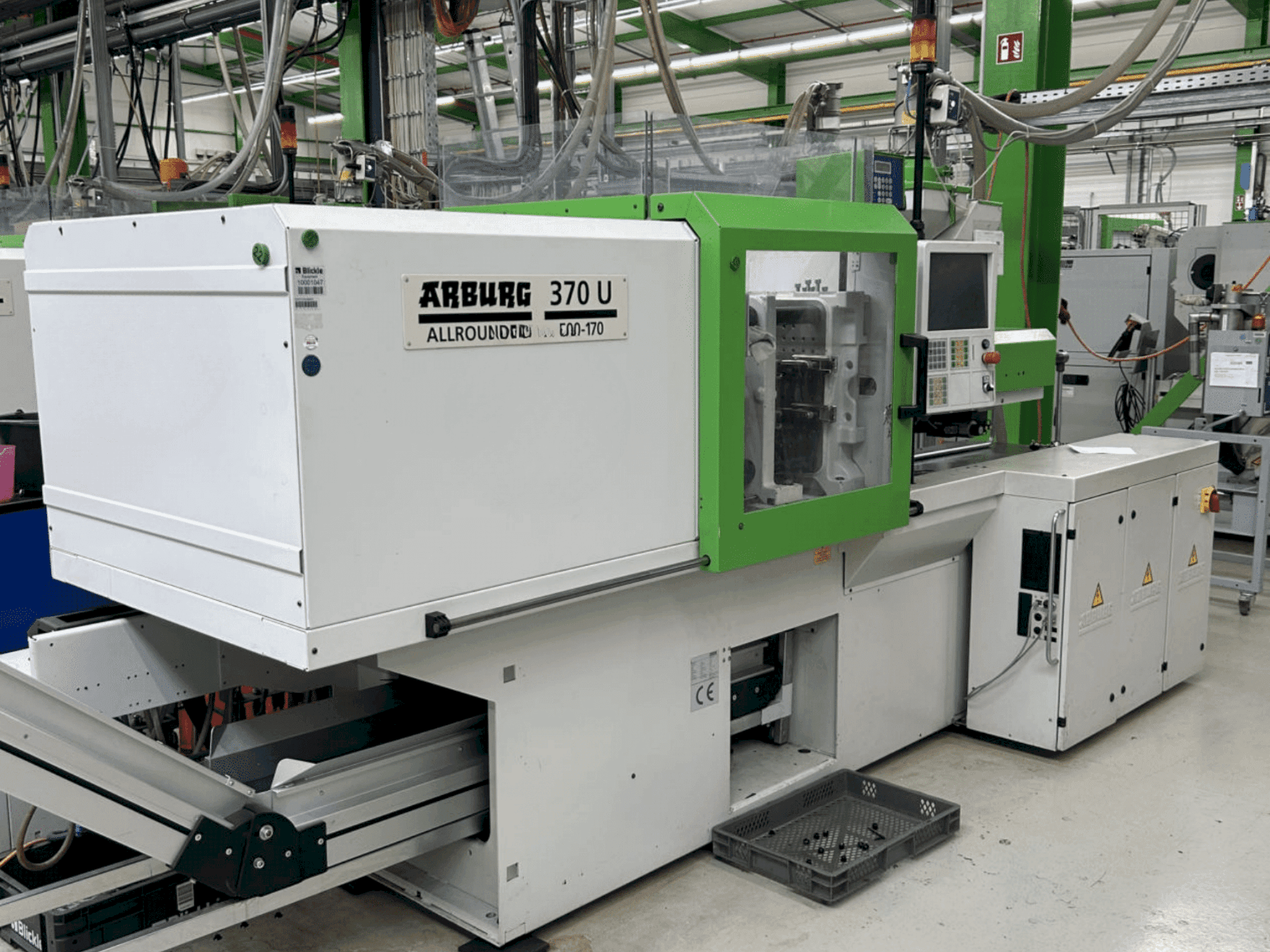 Front view of Arburg 370 U / 500-170 machine