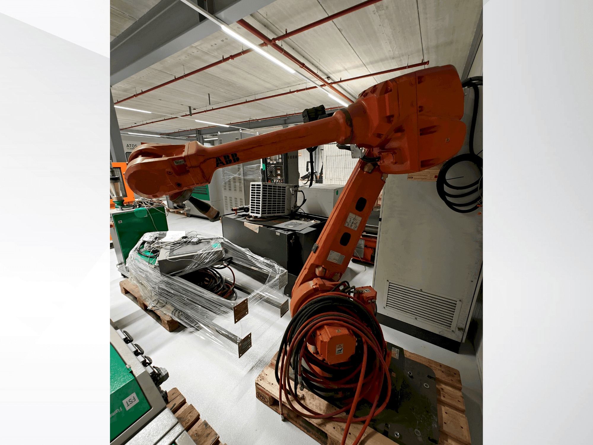 Front view of ABB IRB 4600 machine