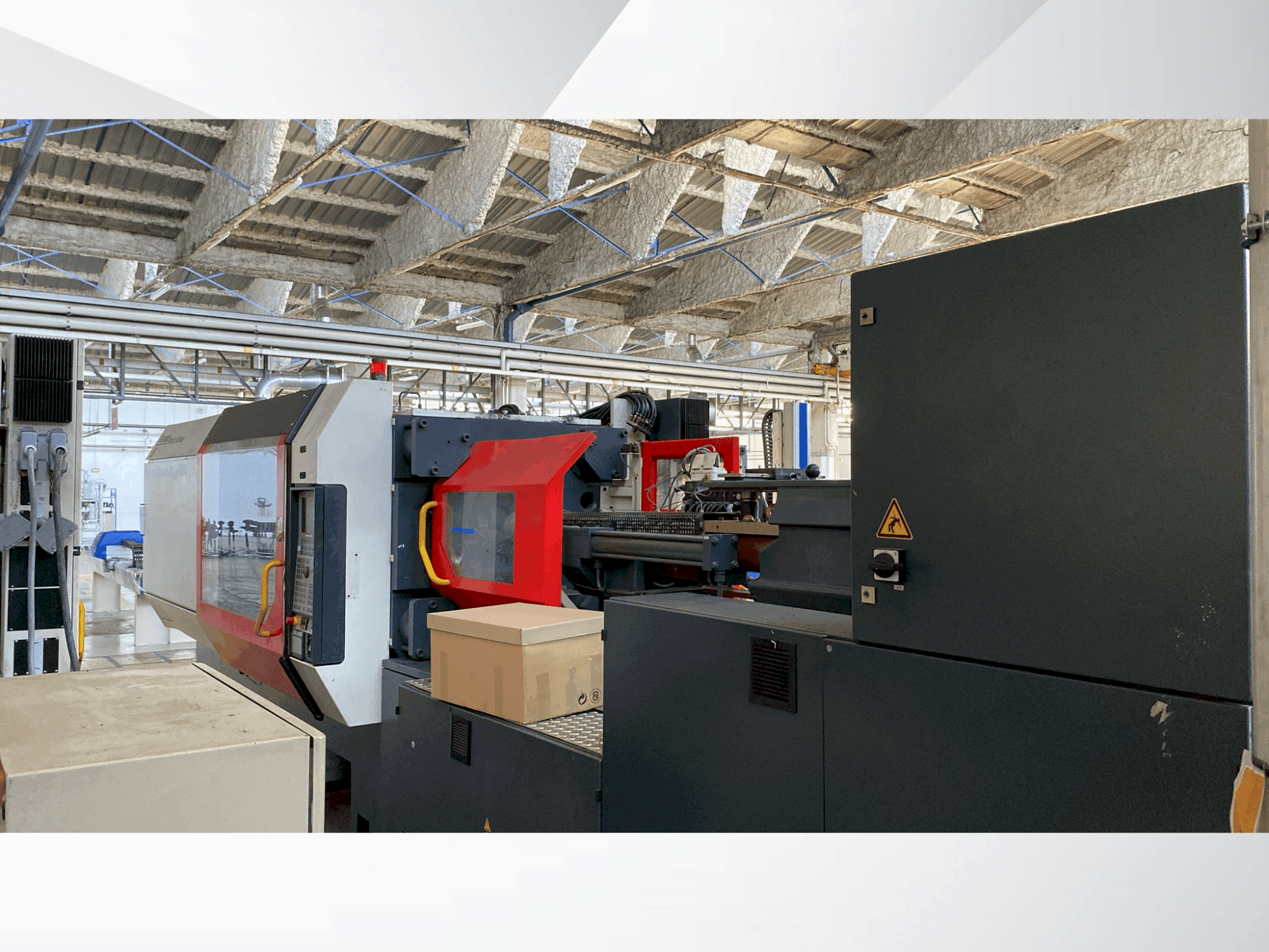 Front view of DEMAG Ergotech System 420-1450 machine