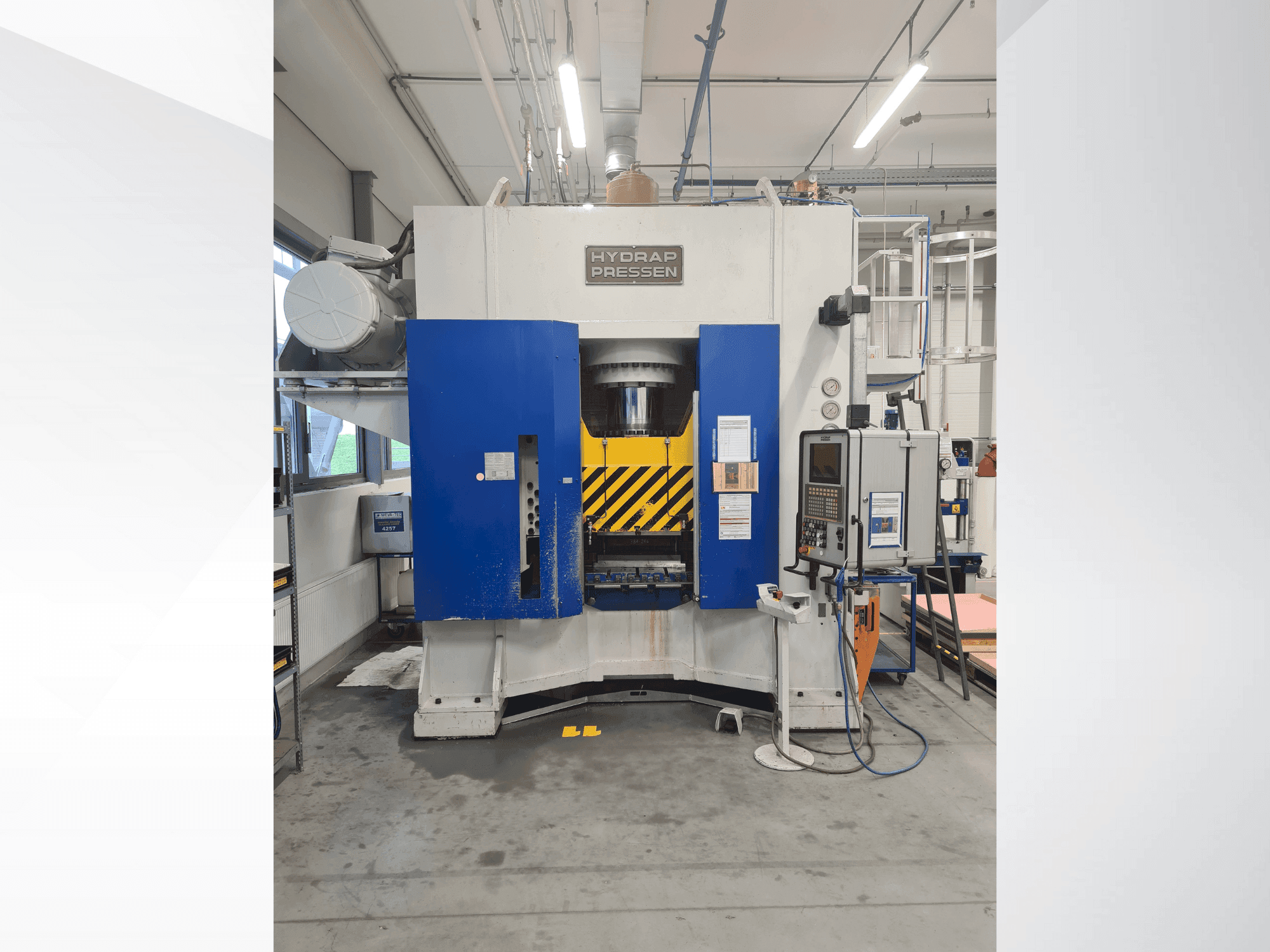 Front view of HYDRAP HPDB 400 machine